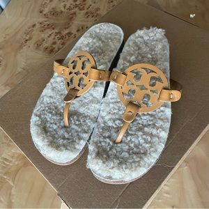 Fur bed flip flops